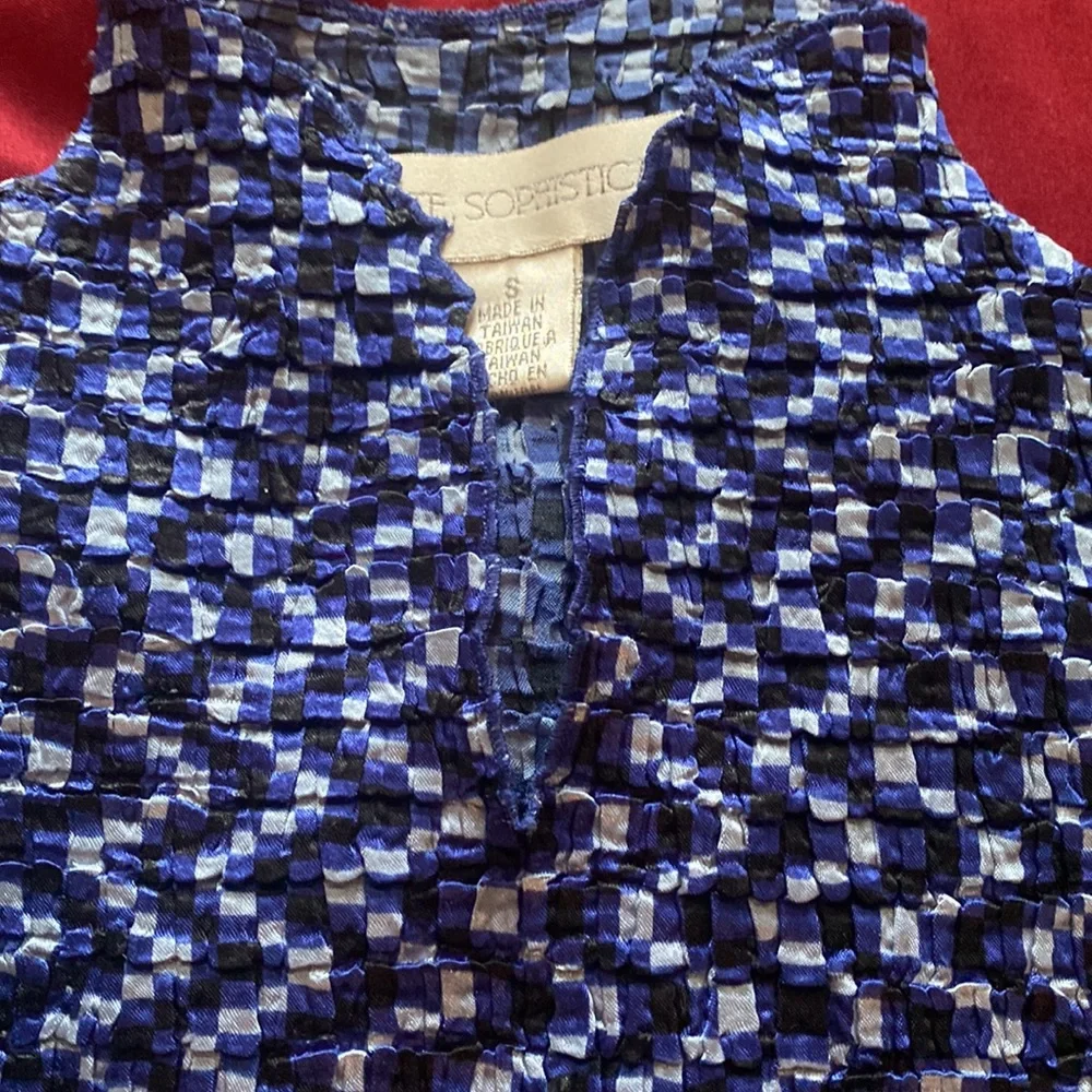 Vibrant different hues of blue sexy neck blouse! - Picture 3 of 5